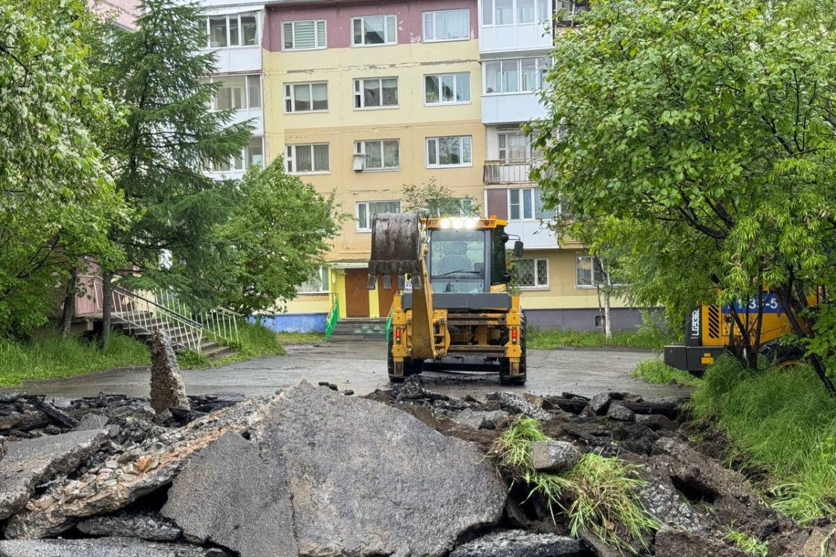 По инициативе жителей дворы в Магадане становятся краше и уютнее - Вечерний  Магадан